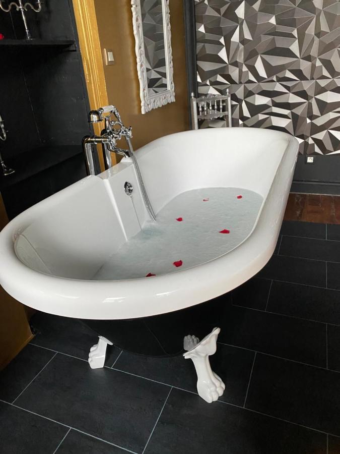 Bed and Breakfast Hypolite Avesnes-sur-Helpe Esterno foto
